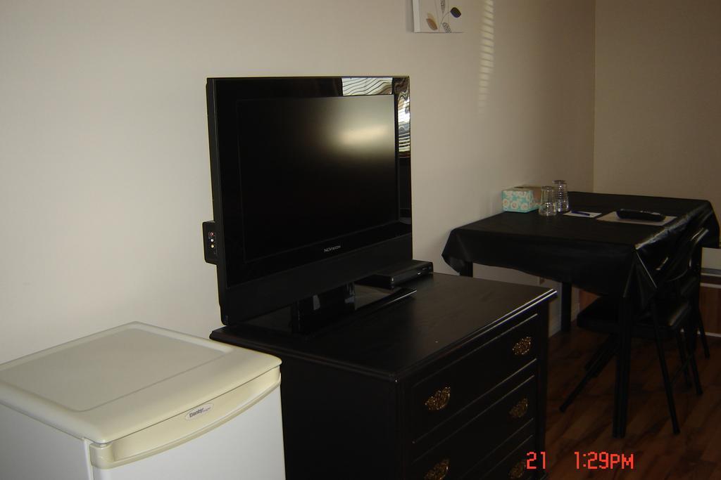 Midway Motel Radisson Kamer foto